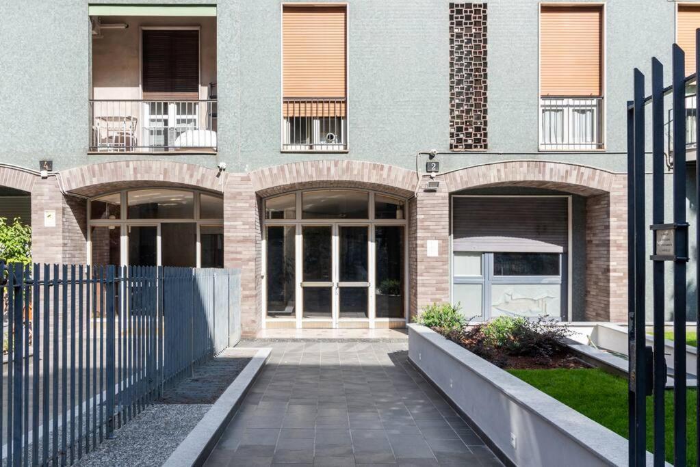 Elegante Bilocale San Calocero Apartment มิลาน ภายนอก รูปภาพ