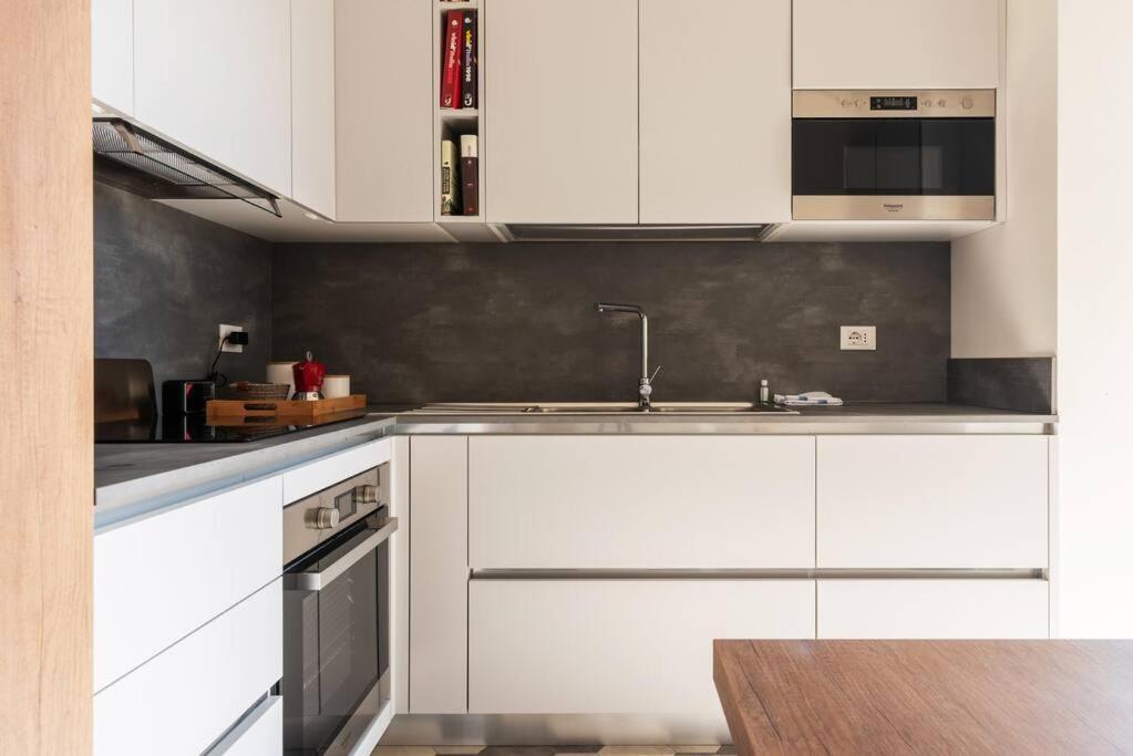 Elegante Bilocale San Calocero Apartment มิลาน ภายนอก รูปภาพ