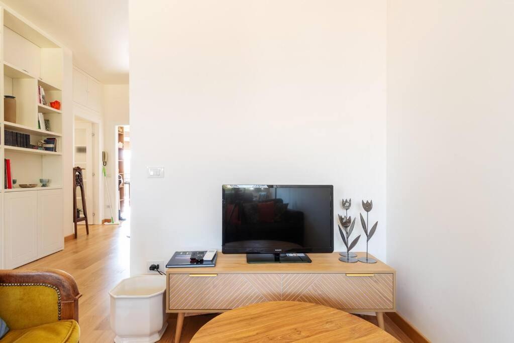 Elegante Bilocale San Calocero Apartment มิลาน ภายนอก รูปภาพ